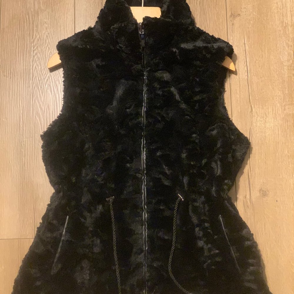 Black Fluffy Vest